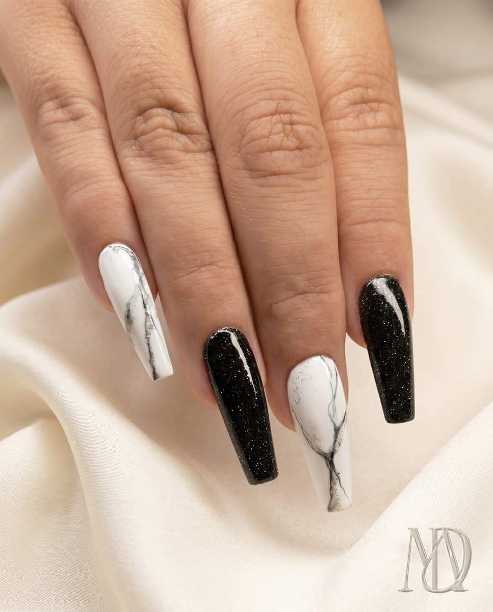 Marbre & encre — Nail art en relief